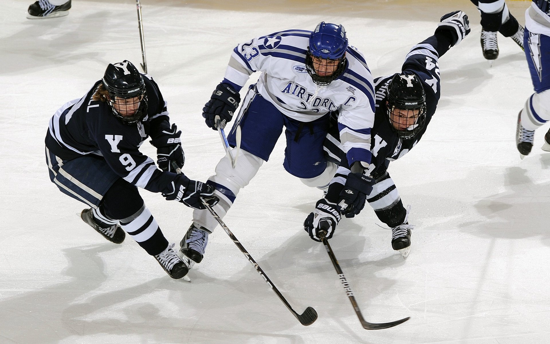 圣埃蒂安遭遇严重失利，球队士气受到打击，圣埃蒂安设计双年展